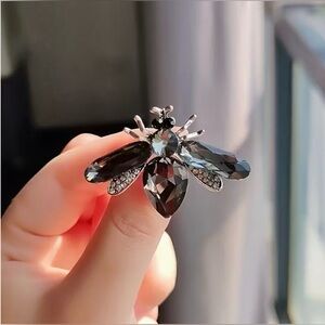 Bee Brooch Black Color Modern New